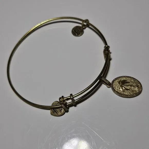 Gold Tone Angelica Palm Tree Charm Bangle Bracelet 8" - Picture 13 of 16